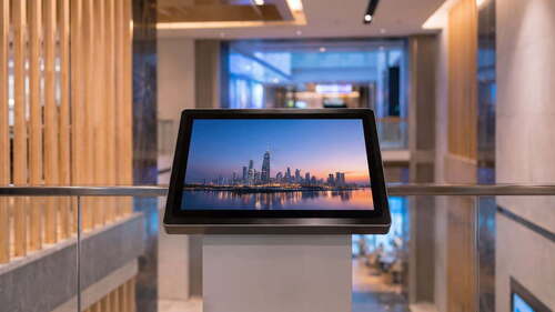 Najnowsze rozwiązania firmy o Pojemnościowe monitory dotykowe zapewniają rozwiązania w zakresie interaktywnych odtwarzaczy multimedialnych do zastosowań Digital Signage